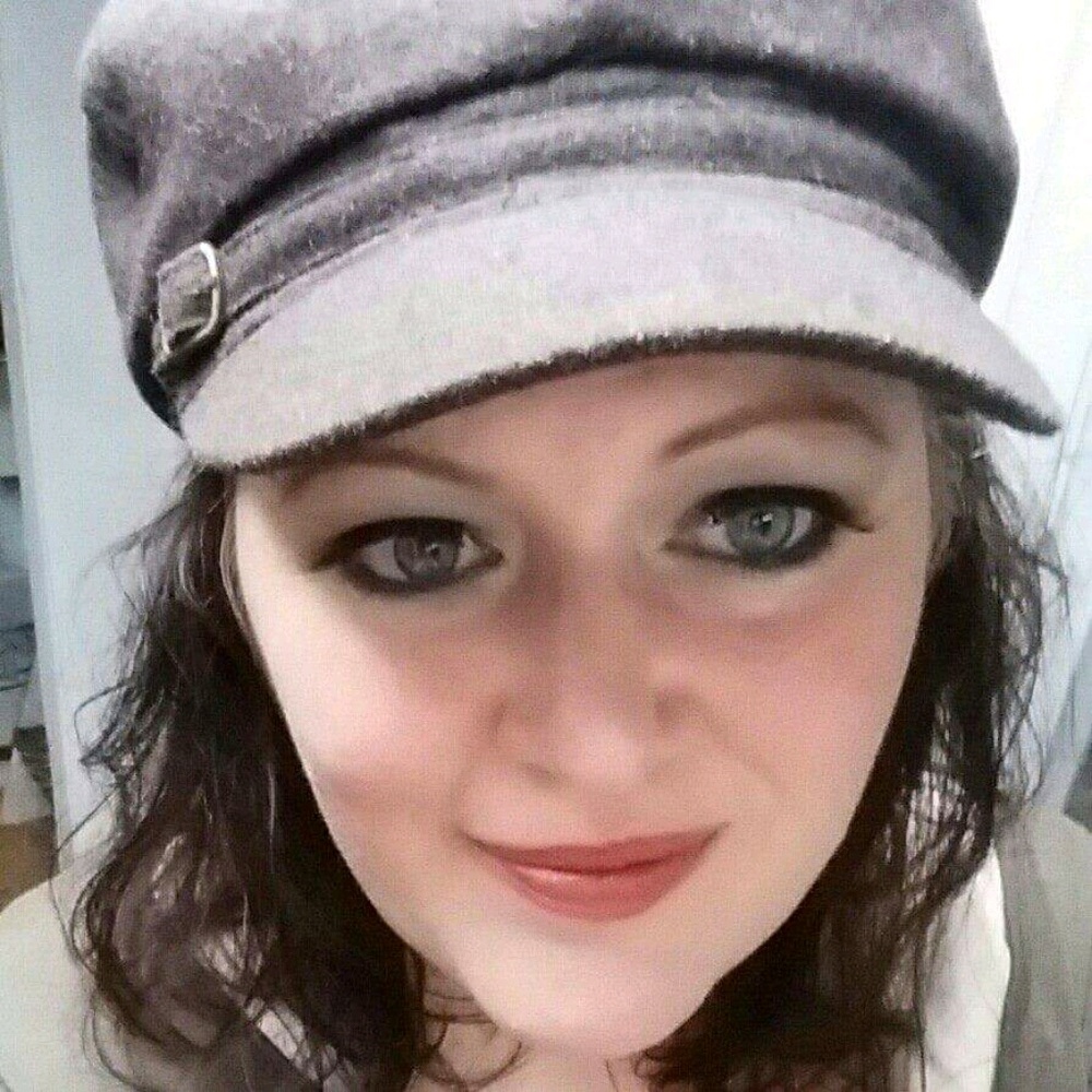 Meet your Posher, Holly